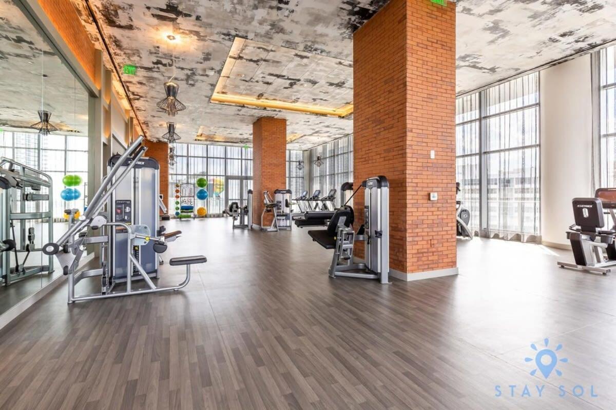 Luxury Amenities, Infinity Pool, Gym, Hot Tub Appartement Hollywood Buitenkant foto