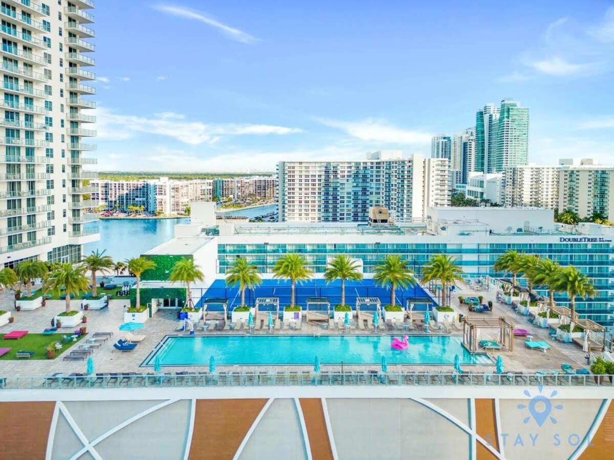 Luxury Amenities, Infinity Pool, Gym, Hot Tub Appartement Hollywood Buitenkant foto
