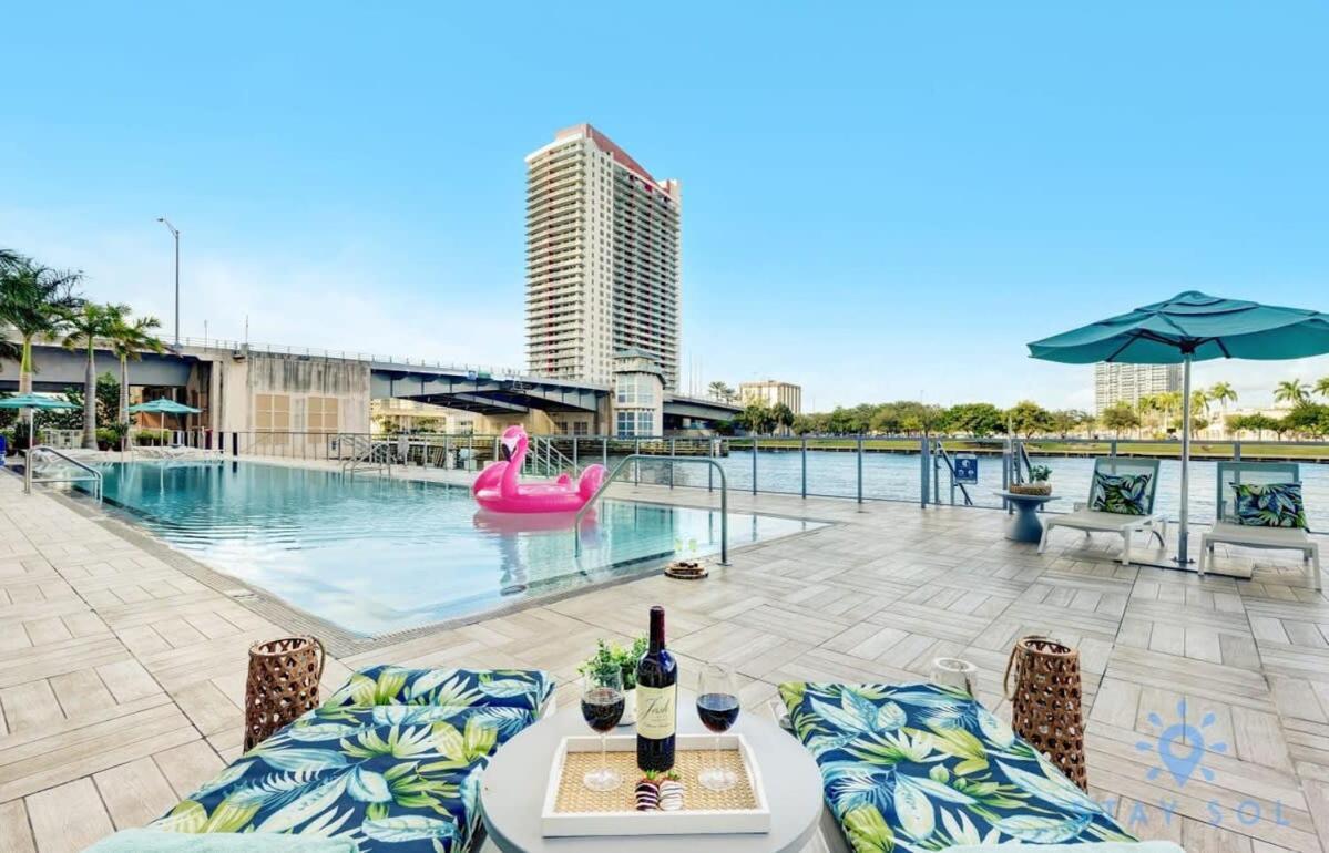 Luxury Amenities, Infinity Pool, Gym, Hot Tub Appartement Hollywood Buitenkant foto