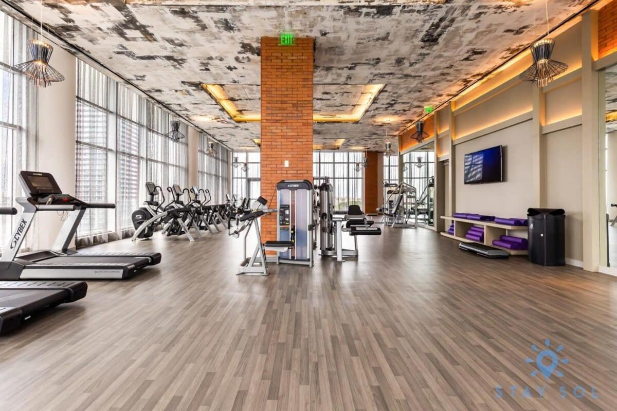 Luxury Amenities, Infinity Pool, Gym, Hot Tub Appartement Hollywood Buitenkant foto