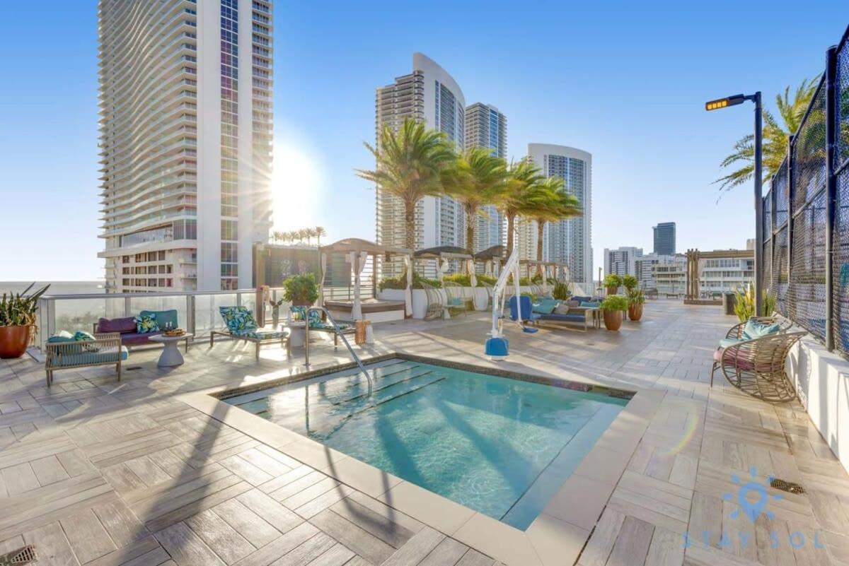 Luxury Amenities, Infinity Pool, Gym, Hot Tub Appartement Hollywood Buitenkant foto