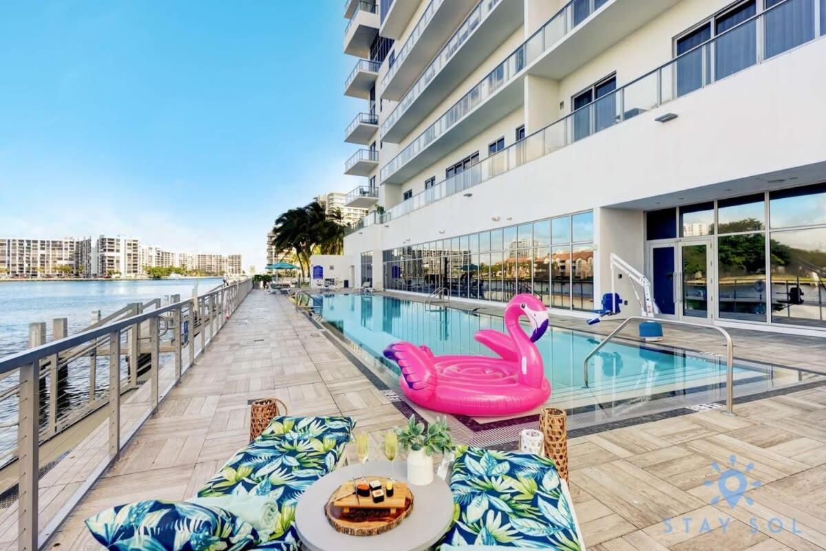 Luxury Amenities, Infinity Pool, Gym, Hot Tub Appartement Hollywood Buitenkant foto