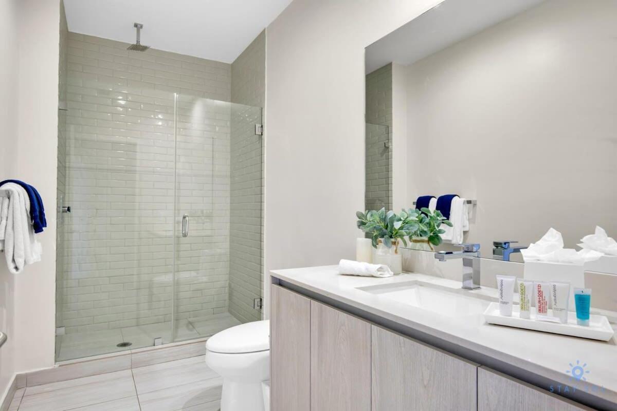Luxury Amenities, Infinity Pool, Gym, Hot Tub Appartement Hollywood Buitenkant foto
