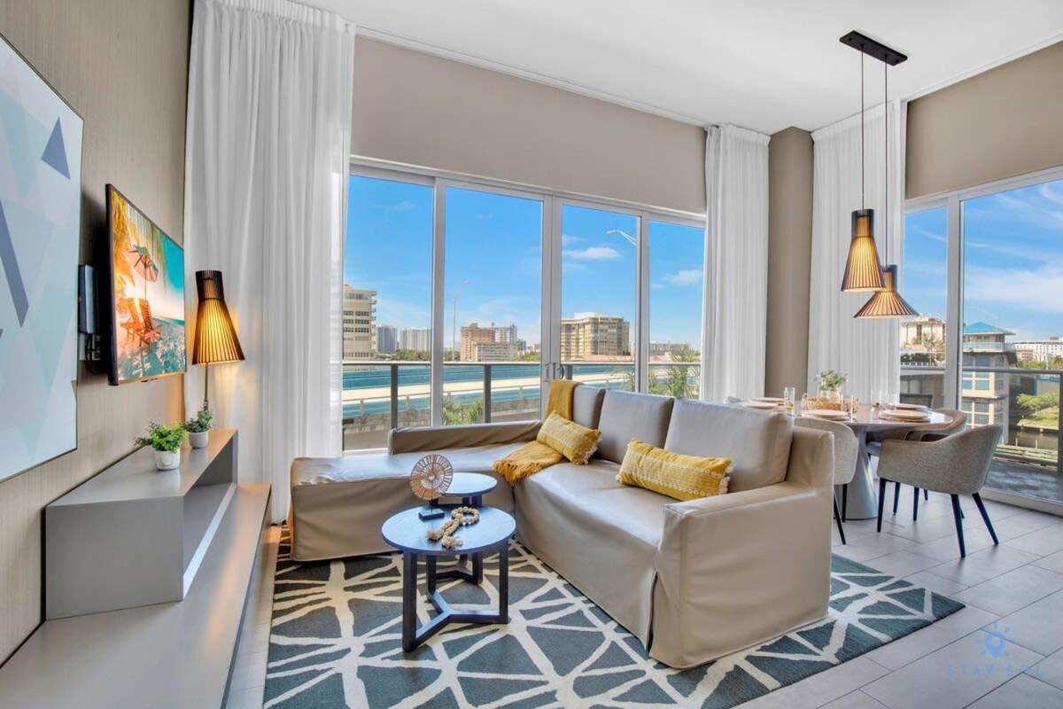 Luxury Amenities, Infinity Pool, Gym, Hot Tub Appartement Hollywood Buitenkant foto